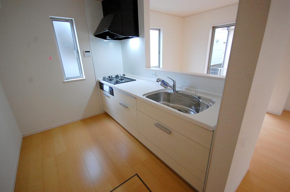 Kitchen. Local (10 May 2013) Shooting