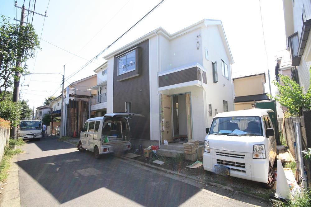 Local photos, including front road. Local (September 2013) Shooting