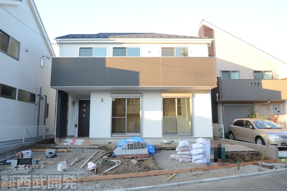 Local photos, including front road. Local (11 May 2013) Shooting B Building contract settled