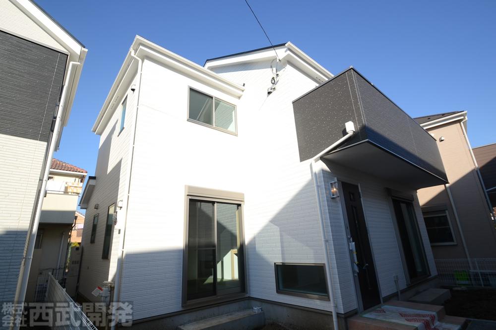 Local photos, including front road. Local (11 May 2013) Shooting M Building Contracted