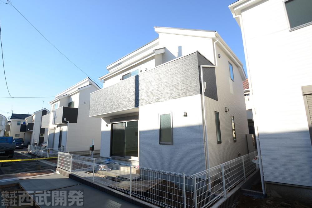 Local photos, including front road. Local (11 May 2013) Shooting N Building