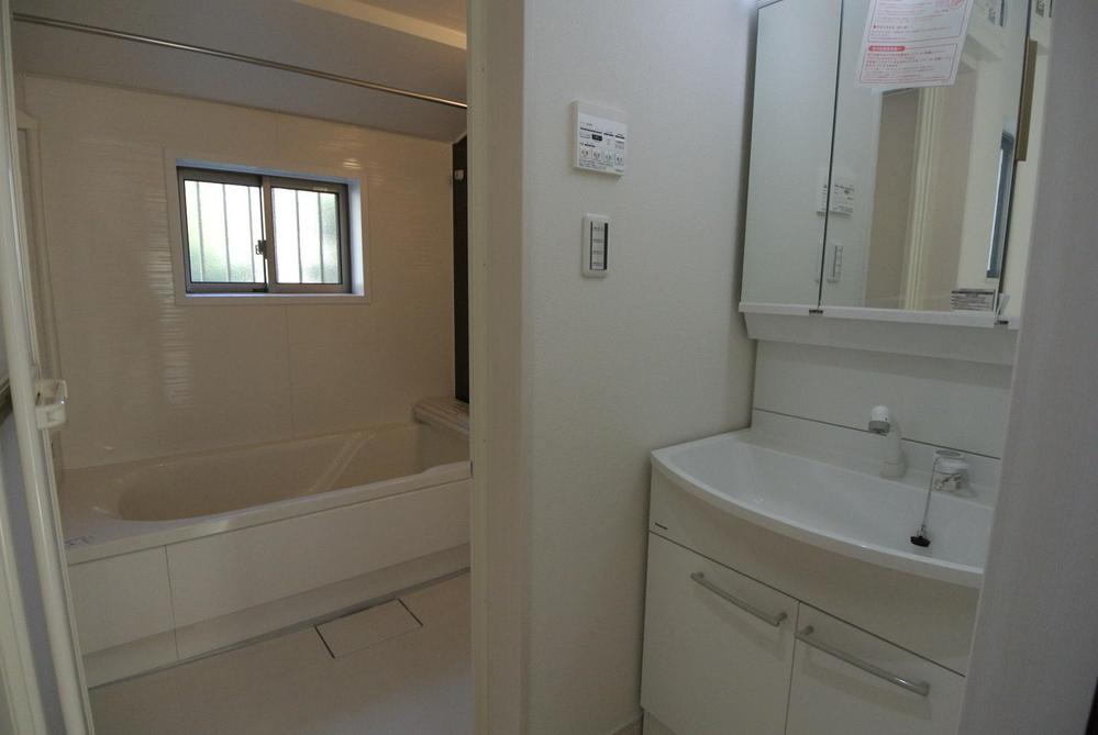 Wash basin, toilet. Interior