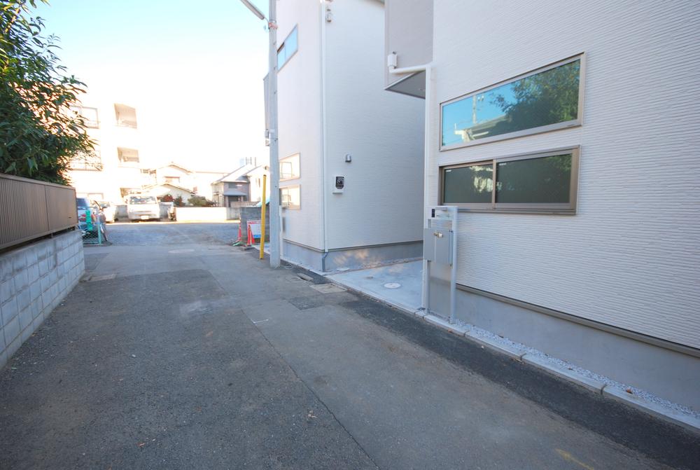 Local photos, including front road. Local) Shooting