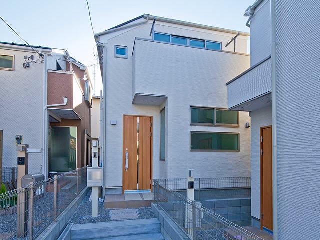 Local appearance photo. Local (11 May 2013) Shooting