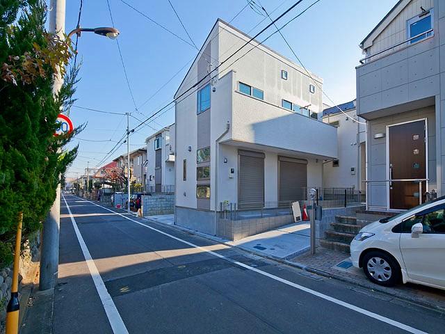 Local appearance photo. Local (11 May 2013) Shooting