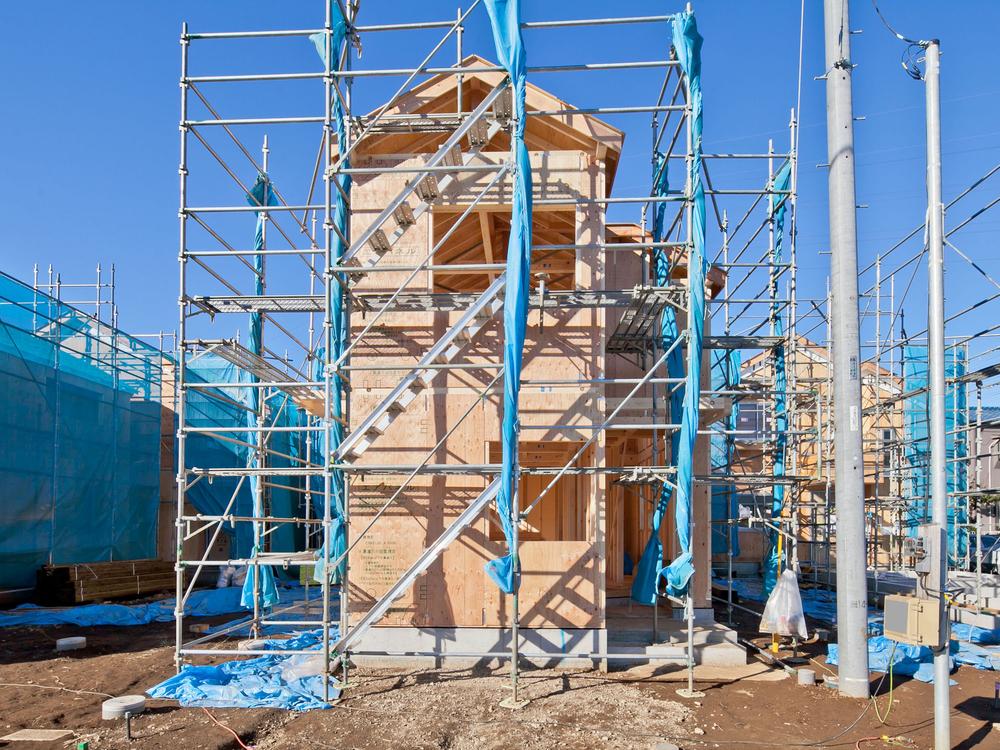 Local photos, including front road. Local (12 May 2013) Shooting