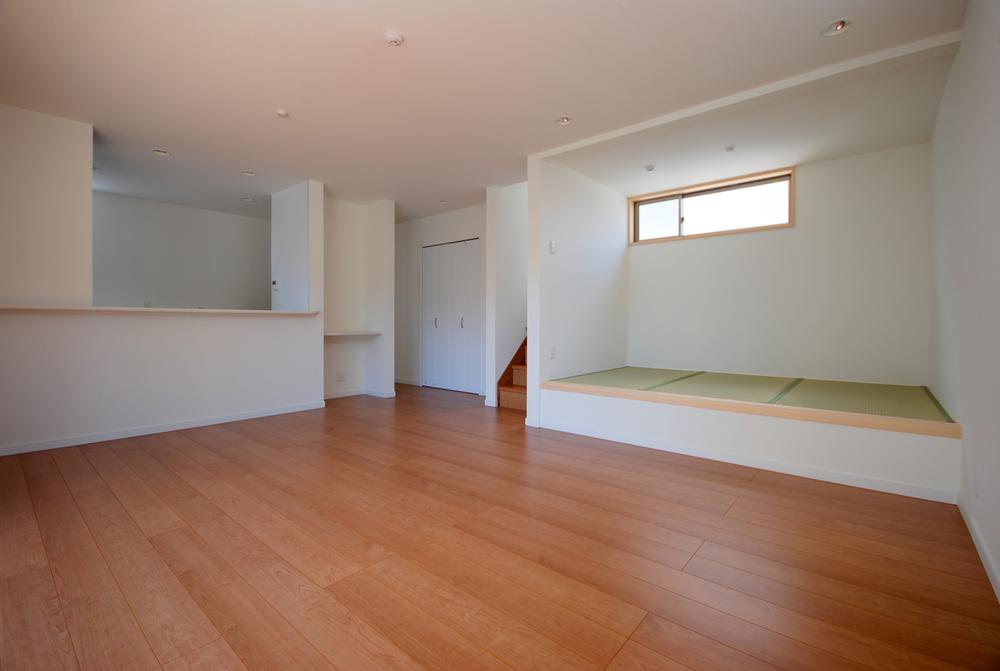 Same specifications photos (living). Seller construction cases