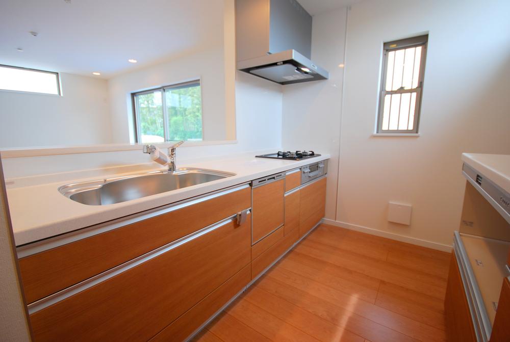 Same specifications photo (kitchen). Seller construction cases