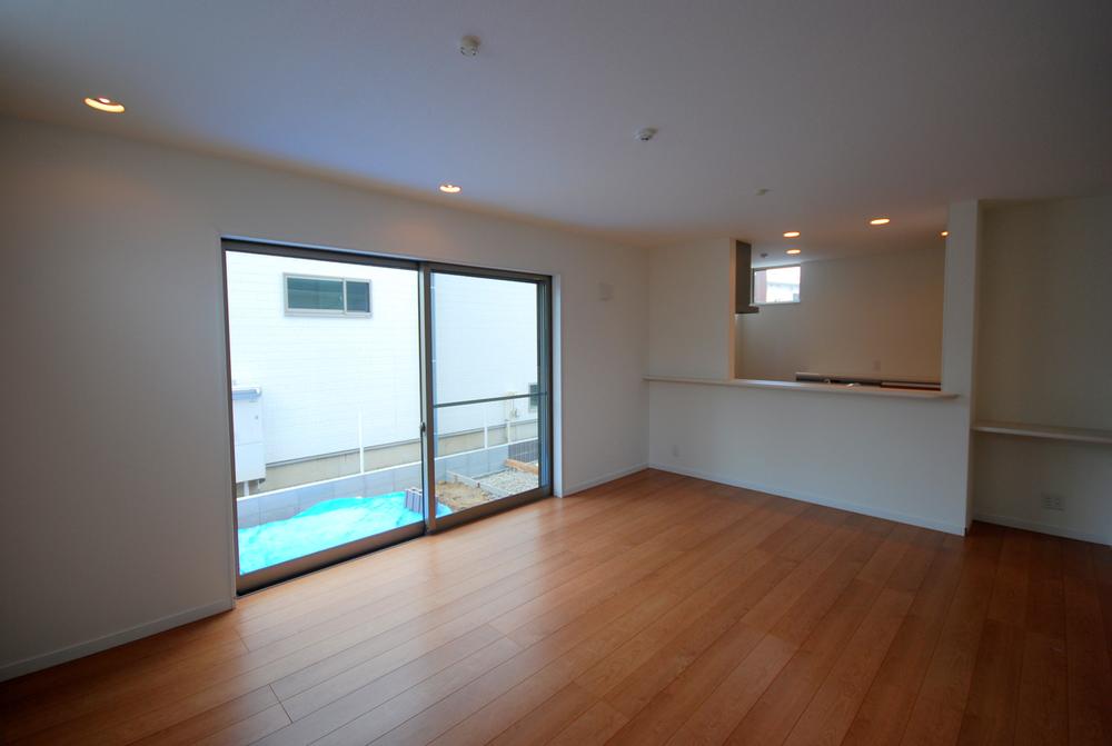 Same specifications photos (living). Seller construction cases