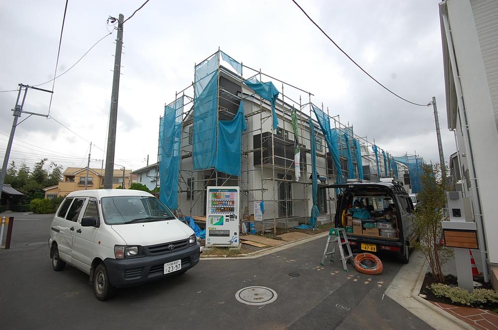 Local photos, including front road. Indoor (10 May 2013) Shooting