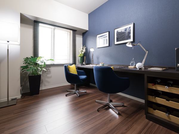 Western-style (2) is impressive accent cross of navy blue. In likely it can be also used as a work space or study space, It looks good even to try to enjoy the creative time