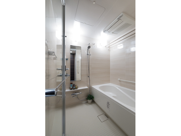 Directions to the model room (a word from the person in charge)