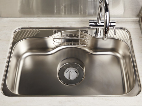 Kitchen.  [Quiet specification sink] Adopt a sink of noise design to reduce the I sound water. It is also a breadth and depth of easy to wash room, such as large cooking utensils and vegetables. (All of the following listed amenities of the same specifications)