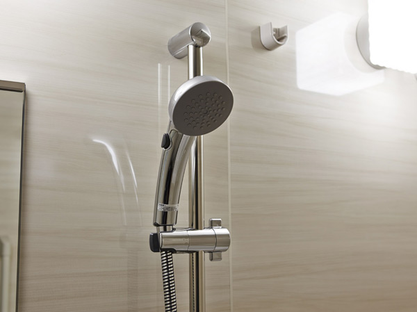 Bathing-wash room.  [Switch ECO full shower] Comfortable bathed comfortable even with a small amount of water. The company conventional amount of water (10 l / Up to 48 percent of the water-saving compared to h) ・ It was realized the energy-saving effect.  ※  [Trial calculation conditions] Hot water supply amount in the "criteria of judgment of the owner of the building owners, and the like, and specific buildings on the Rational Use of Energy" (Tokyo 4-person households ・ Calculated on the basis of the house) of floor area 120 sq m.