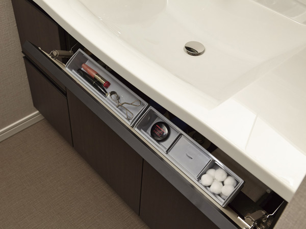 Bathing-wash room.  [Bowl before Cosmetics pocket storage] Hairbrush and hairpin, The pocket storage that, or the like can organize Cotton, It was provided in front for easy access bowl.