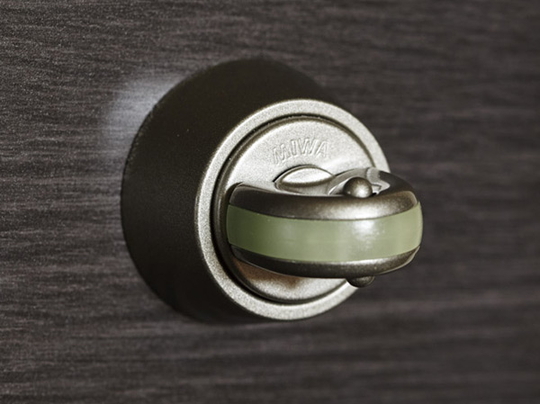 Security.  [Crime prevention thumb turn] Adopted a crime prevention type thumb which has been subjected to thumb turning measures at the door lock. (Same specifications)