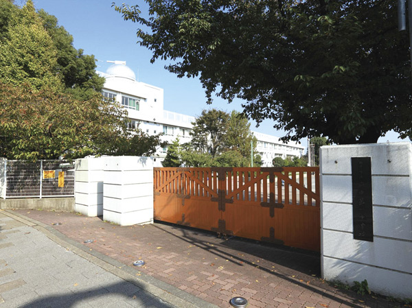 Surrounding environment. Municipal Fuchu first junior high school (about 960m / A 12-minute walk)