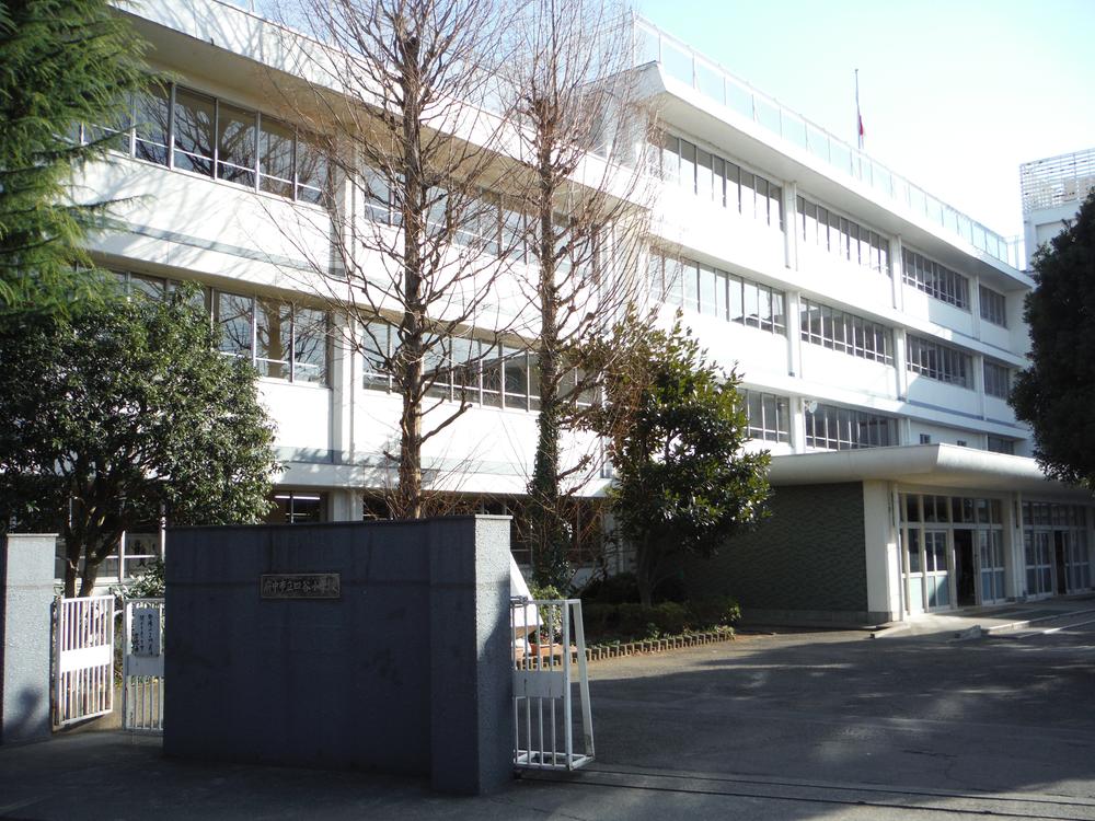 Primary school. 991m to Fuchu Municipal Yotsuya Elementary School