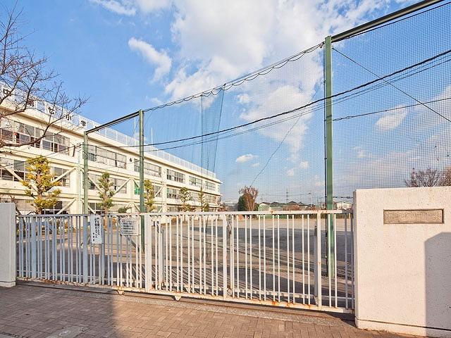 Primary school. 572m to Fuchu Municipal Fuchu seventh elementary school