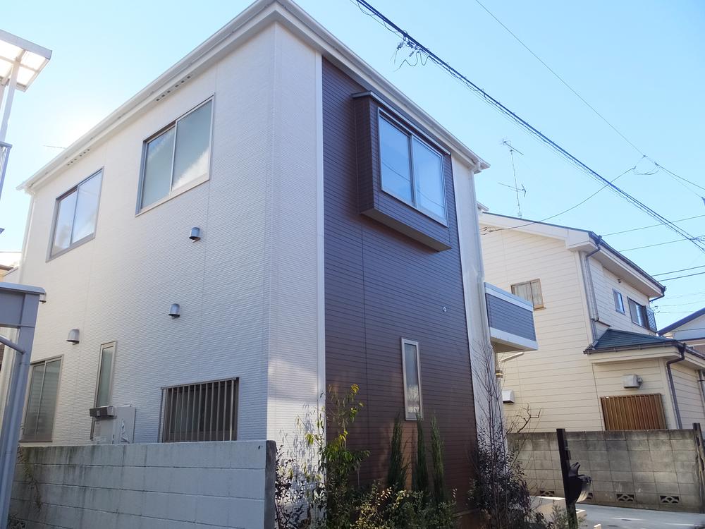 Local photos, including front road. Local (11 May 2013) Shooting