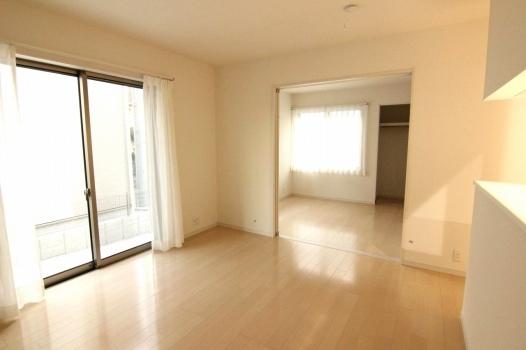 Living. Building 3 LDK