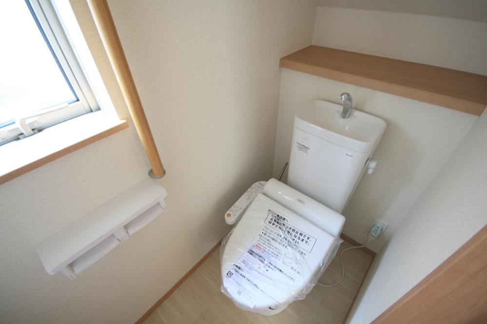 Same specifications photos (Other introspection). Example of construction toilet