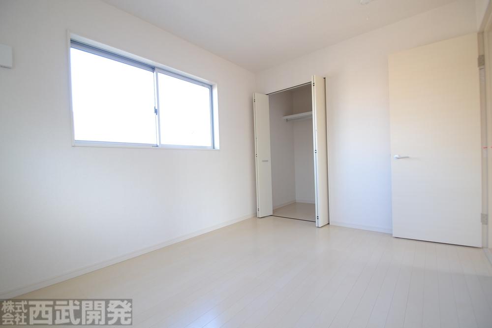 Non-living room. Western-style 6 Pledge Walk-in closet with