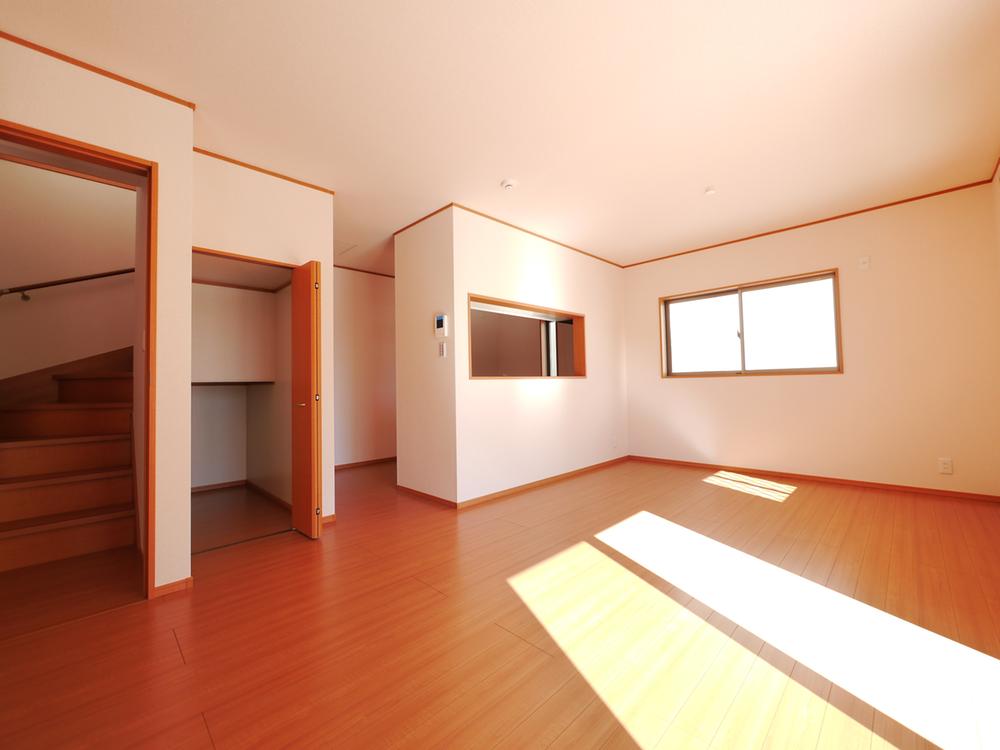 Same specifications photos (living)