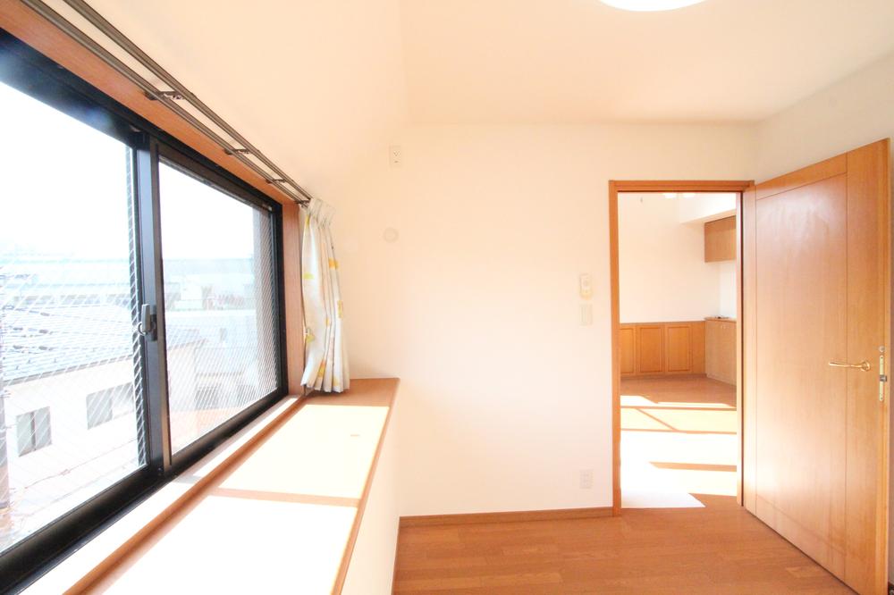 Non-living room. Pet breeding Allowed!