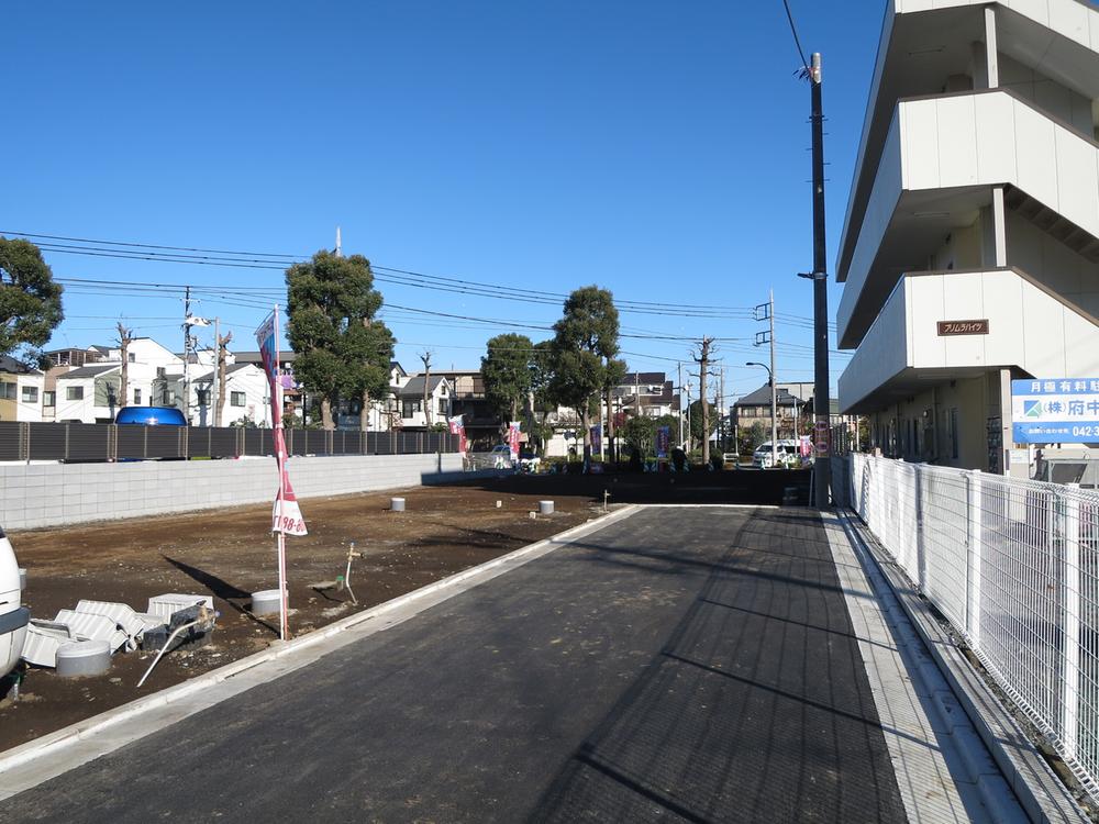 Local photos, including front road. Please feel the release and the sunlight that this road will produce