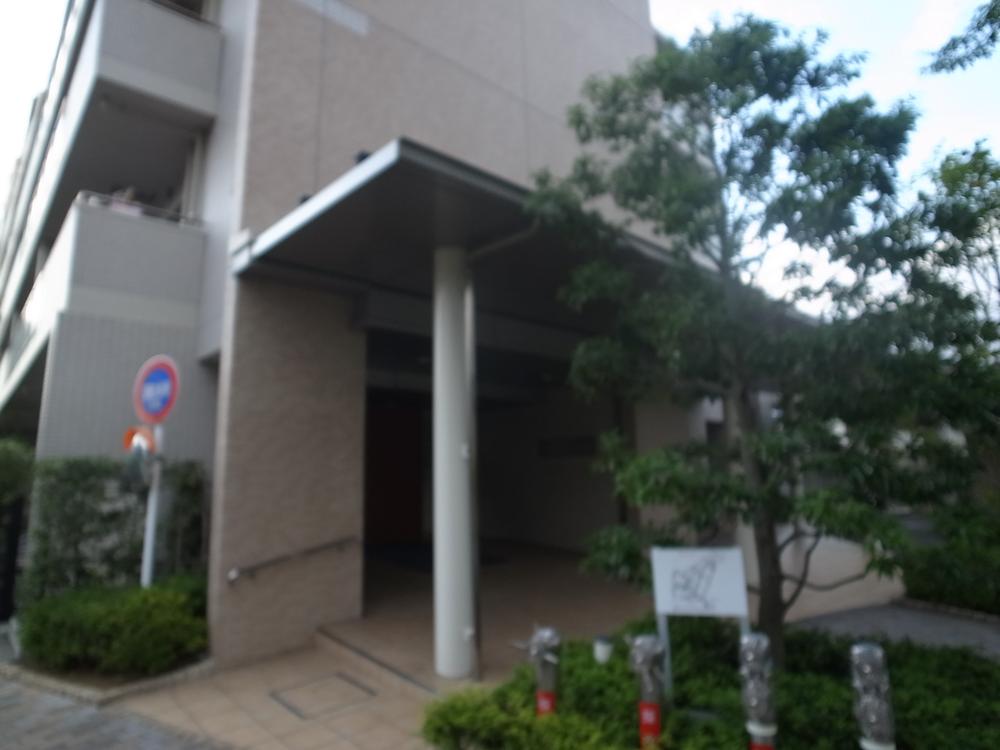 Entrance. Common areas