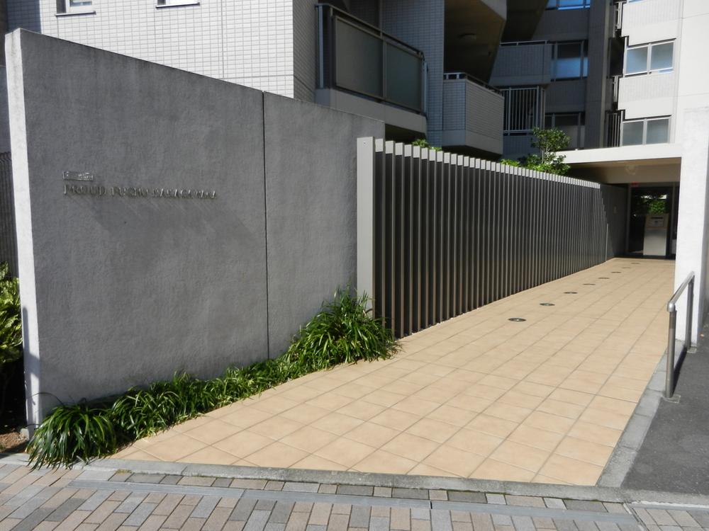 Entrance. Common areas