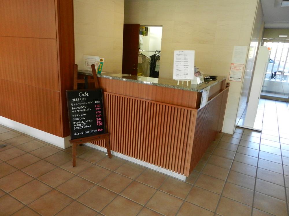 lobby. Mini shop