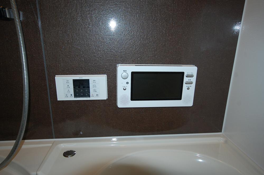 Bathroom. Indoor (September 2013) Shooting Bathroom TV