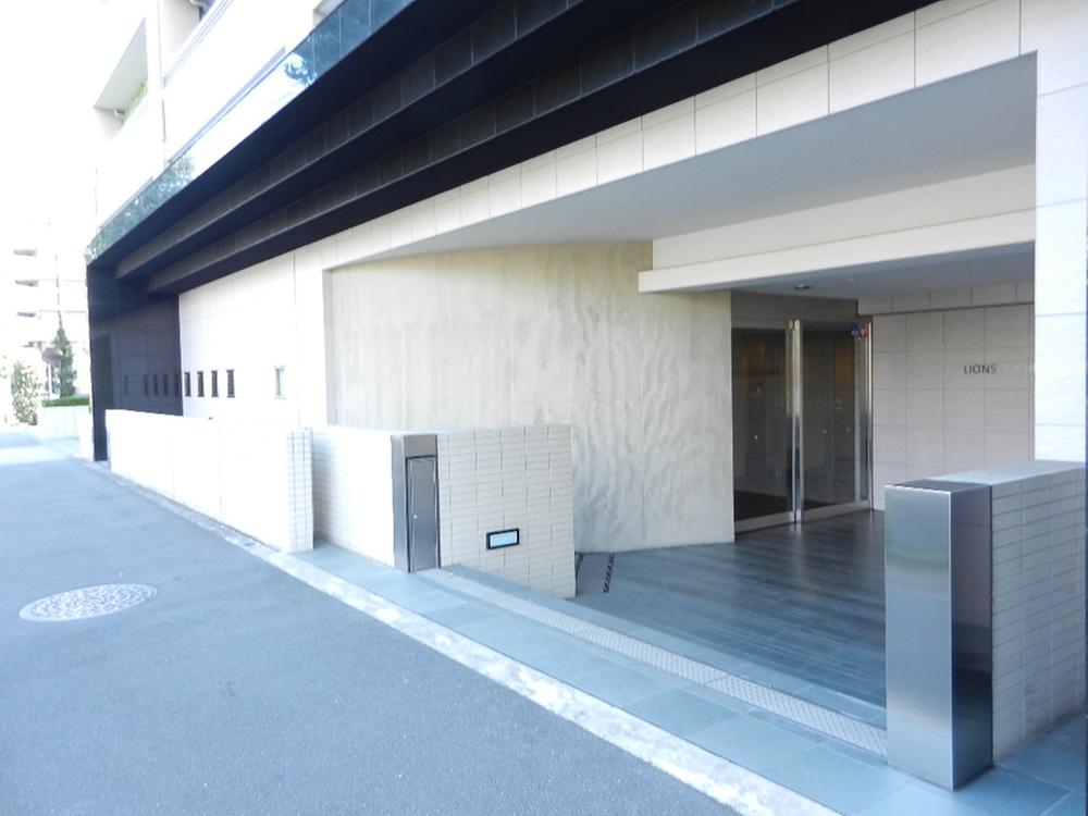 Entrance. Common areas