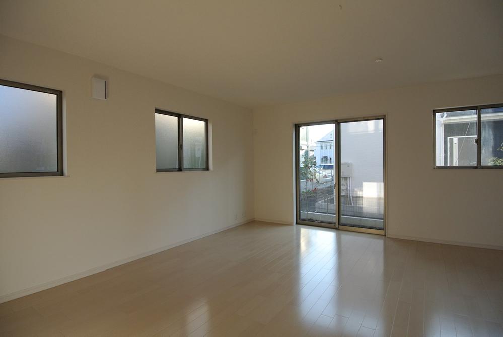 Same specifications photos (living). Same specifications