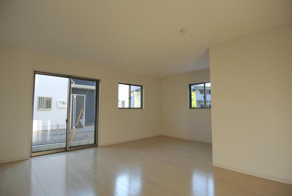 Same specifications photos (living). Same specifications