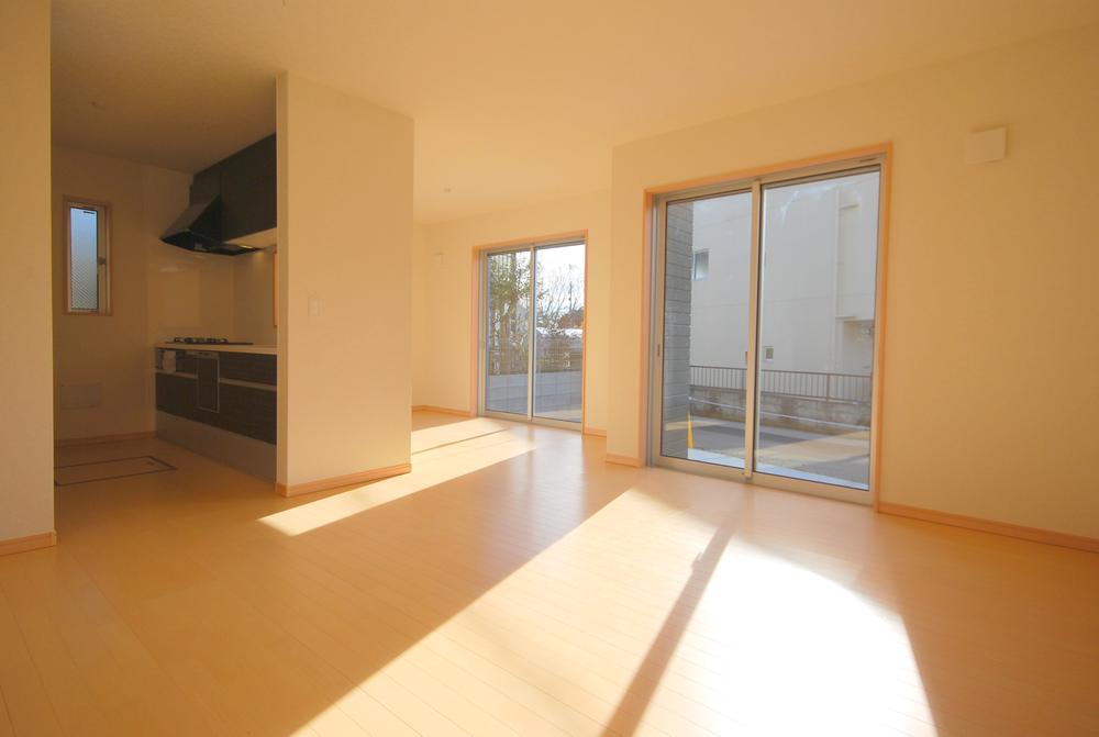 Living. Local (2013 December shooting)