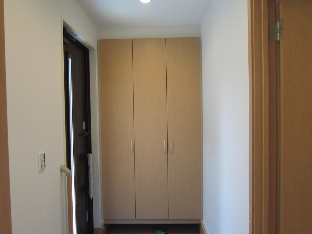 Entrance. Local (August 2013) Shooting