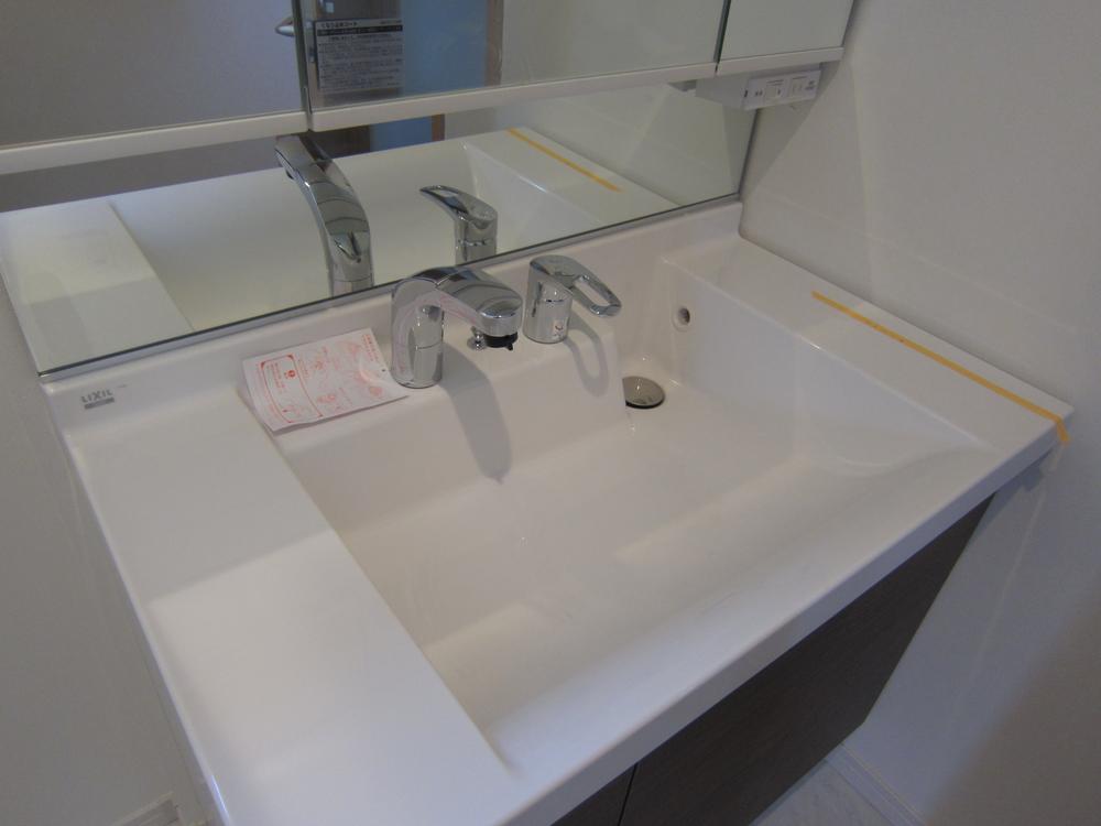 Other Equipment. Mirror cabinet with three-sided mirror