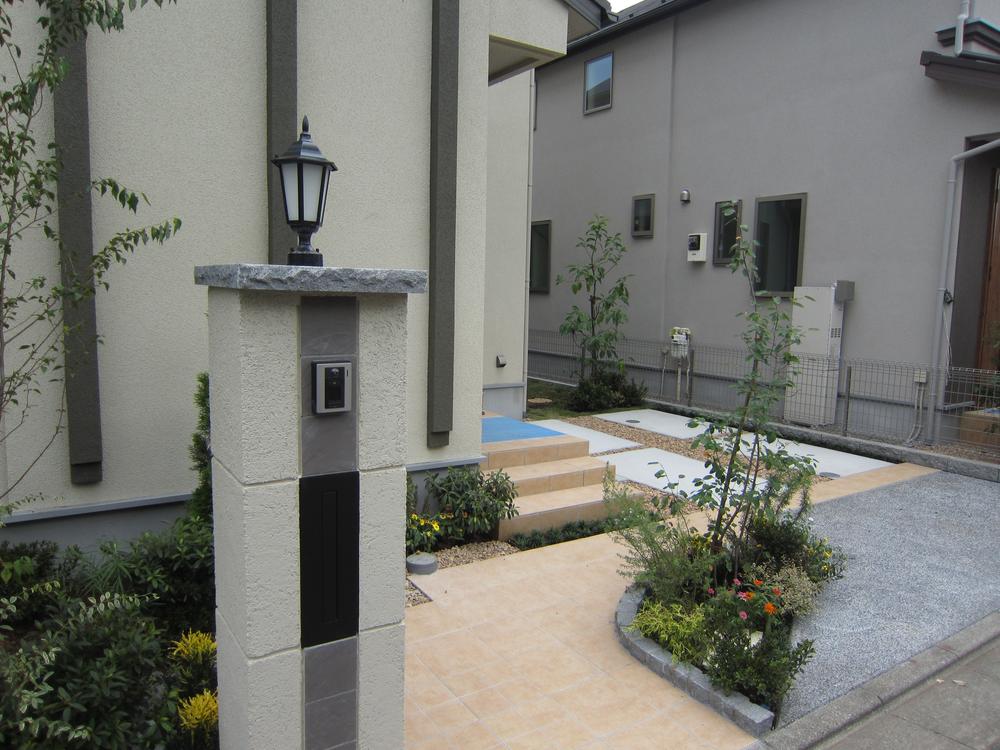 Local appearance photo. 3 Building outside the structure