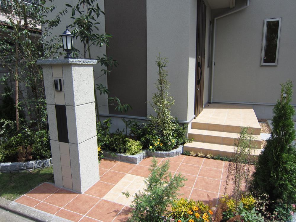 Local appearance photo. 4 Building approach Local (September 2013) Shooting