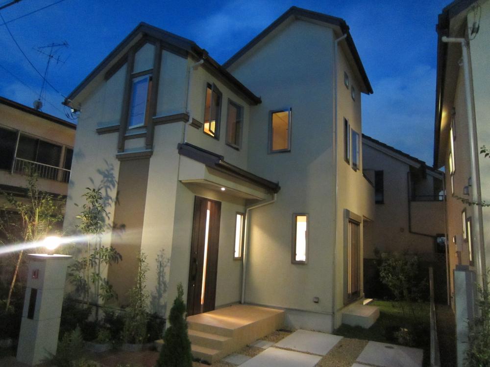 Local appearance photo. 4 Building