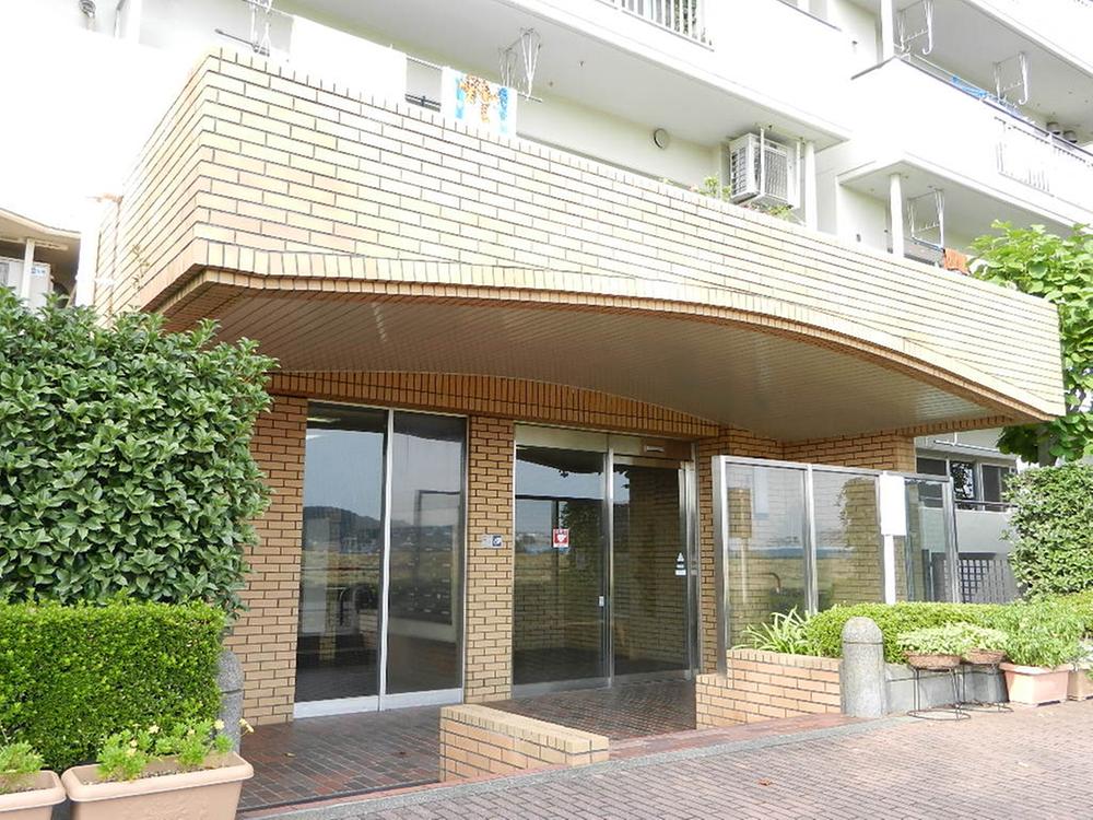 Entrance. Common areas