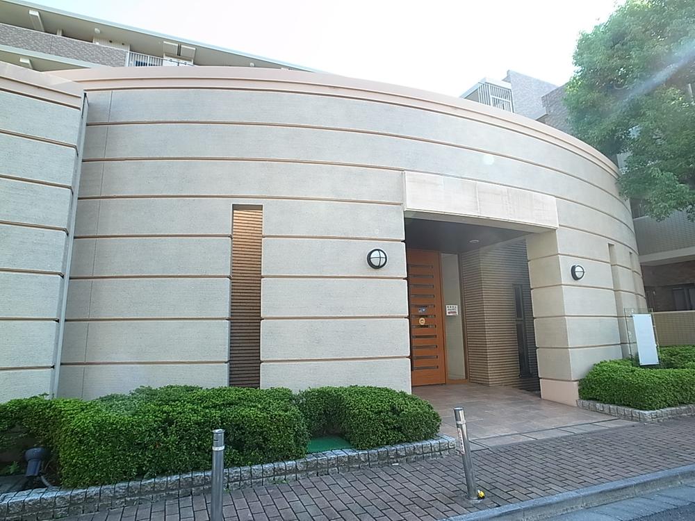 Entrance. Common areas