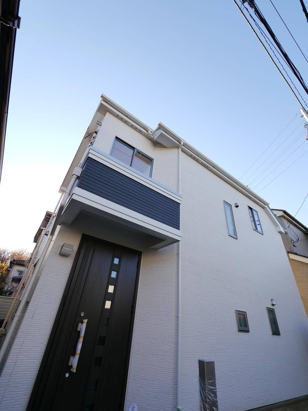 Local appearance photo. Local (11 May 2013) Shooting