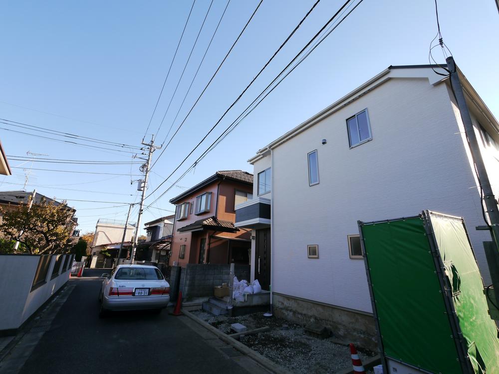 Local photos, including front road. Local (11 May 2013) Shooting