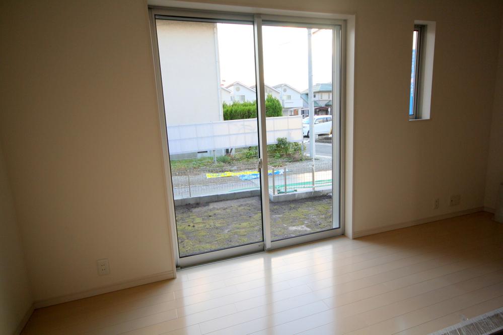 Living. Local (2013 November shooting)