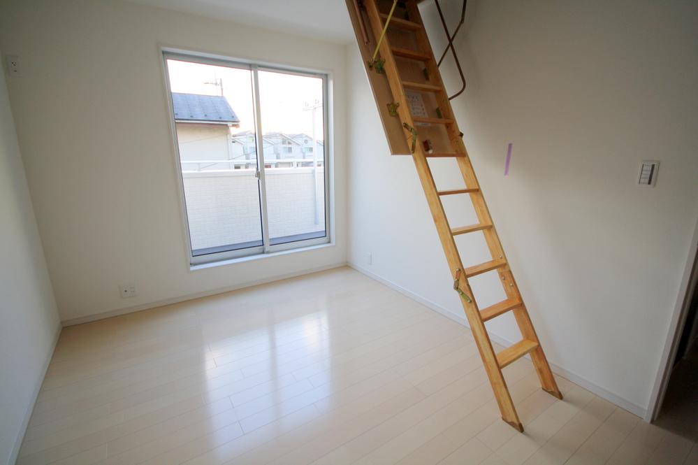 Non-living room. Local (2013 November shooting)