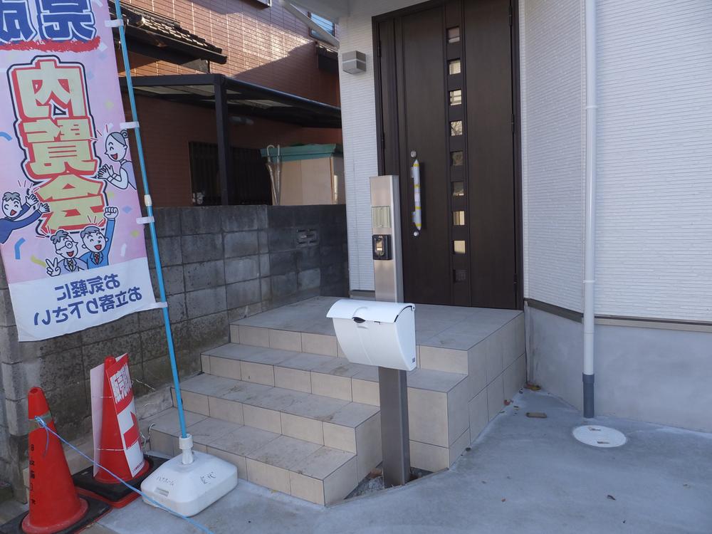 Entrance. Local (12 May 2013) Shooting